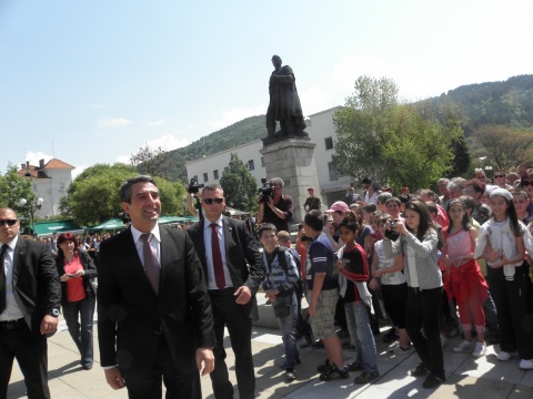 Bulgaria: Bulgarian President Hints of Vetoing Macedonia's EU Bid over Ambassador Assault