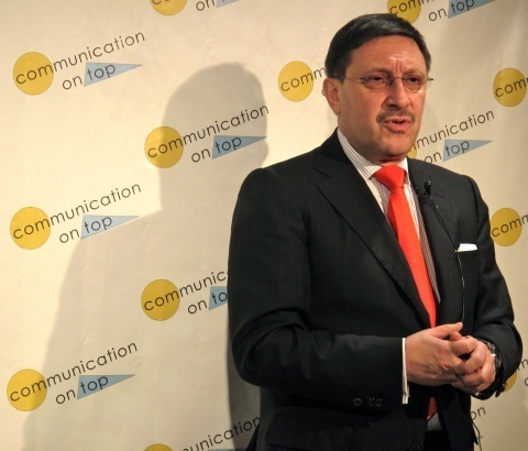 Bulgaria: Maxim Behar Introduces Bulgaria to The Social Media Bible