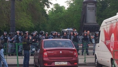 Bulgaria: Moscow Riot Police Dismantle Anti-Putin Camp