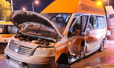 BMW with Pregnant Driver, Ambulance Crash in Sofia: BMW with Pregnant Driver, Ambulance Crash in Sofia