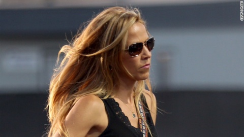 Bulgaria: Sheryl Crow Diagnosed with Benign Brain Tumor