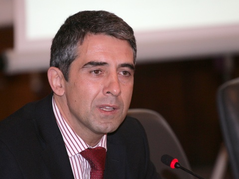 Bulgaria Extends Hand to Macedonia without History Compromise: Bulgaria Extends Hand to Macedonia without History Compromise