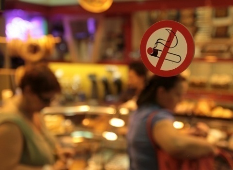 Bulgaria: Bulgarian MP Still Desperate to Lift Full Smoking Ban