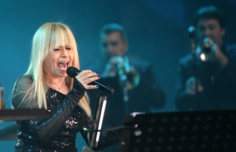Bulgarian Pop Diva Delights Kremlin: Bulgarian Pop Diva Delights Kremlin