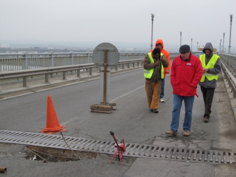 Bulgaria: Large Pothole Appears in Bulgarian Section of Danube Bridge with Romania
