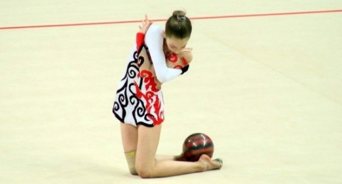 Bulgaria: Bulgarian Rhythmic Gymnast's Impressive Routine Goes Viral