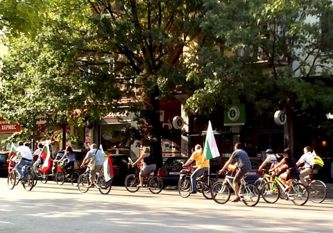 5 Bulgarian Writers Briefly Detained at 'Coffee Drinking' Rally: 5 Bulgarian Writers Briefly Detained at 'Coffee Drinking' Rally