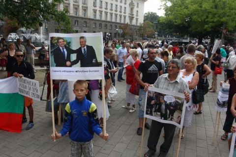 Bulgaria: Pro-Govt, Anti-Govt Rallies Face Off in Bulgaria's Capital
