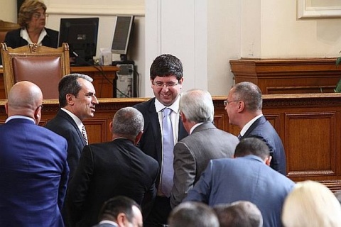 Bulgaria: Bulgaria Parliament Overturns Presidential Veto on Budget
