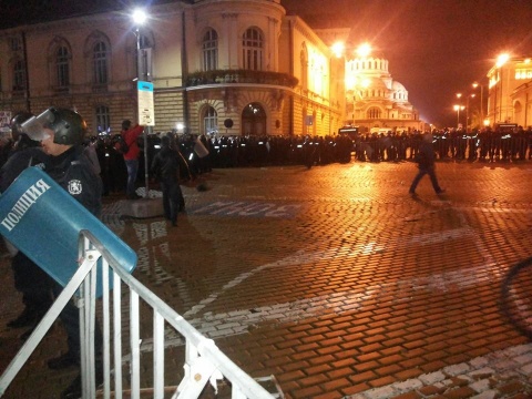 Huge Riot Police Reinforcement Cleans Sofia Parliament Square from Protesters: Riot Police Violently Cleans Sofia Parliament Square from Protesters
