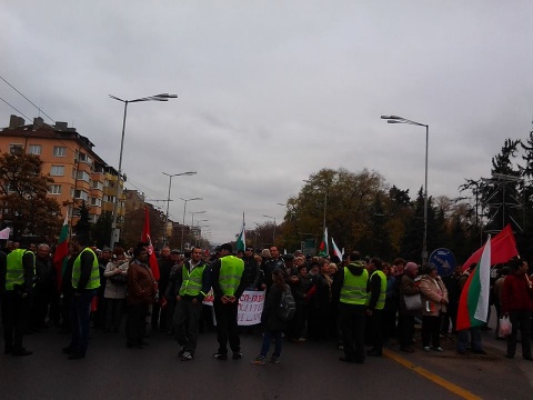 Thousands Gather in Sofia in Support of Socialists, Rally Is Peaceful: Thousands Gather in Sofia in Support of Socialists, Rally Is Peaceful