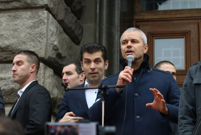 Bulgaria: Vazrazhdane Protest in Sofia: Bulgarian PM went to the Protesters