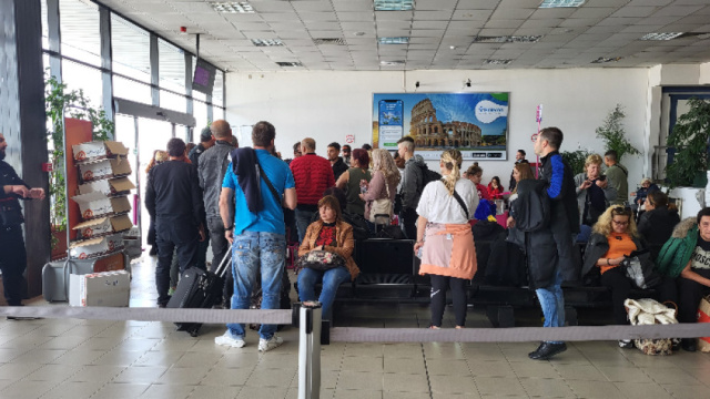 Bulgaria: Passengers Wait over 6 hours for a Wizz Air Flight to Valencia at Sofia Airport