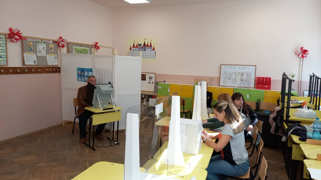 Bulgaria: Elections in Bulgaria: 10.3% Voter Turnout at 11 a.m., Problems with the Vote in Turkey