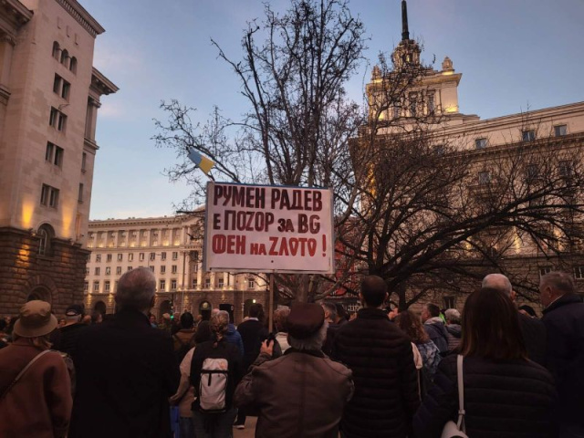 Bulgaria: Bulgaria: Hundreds Protested in Sofia, demanding the Impeachment of President Radev