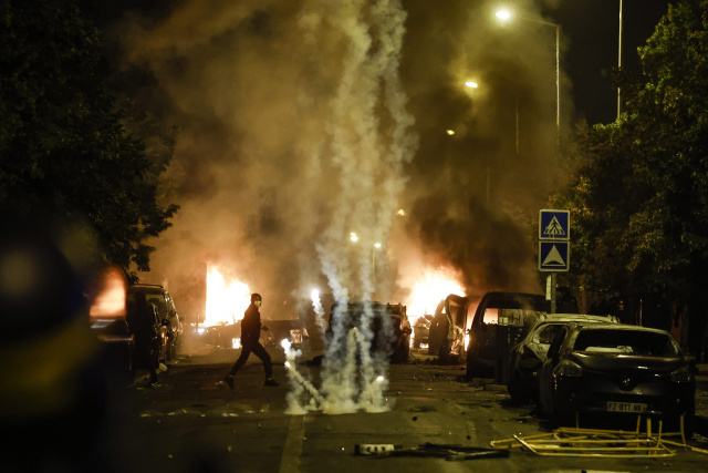 Bulgaria: France: The Riots are Spreading after a Police Officer is under investigation for Shooting a Teenager