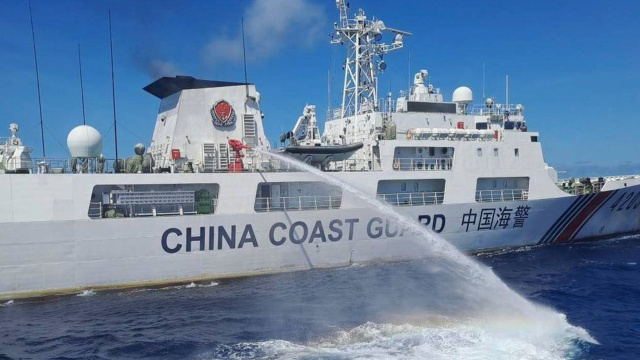 Bulgaria: Chinese Ships "Shot" at Philippine Ships with a Water Cannon
