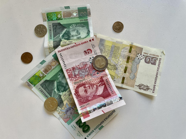 Bulgaria: 64% of Bulgarians Struggle to Cover Basic Needs