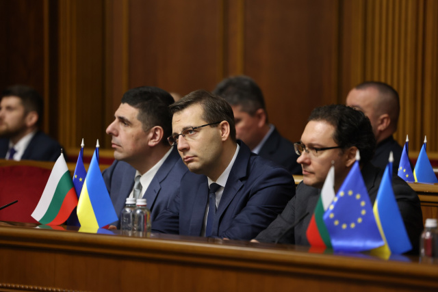 Bulgaria: Chaos in Kyiv: Bulgarian Delegation Takes Cover Amid Air Strike Alert!