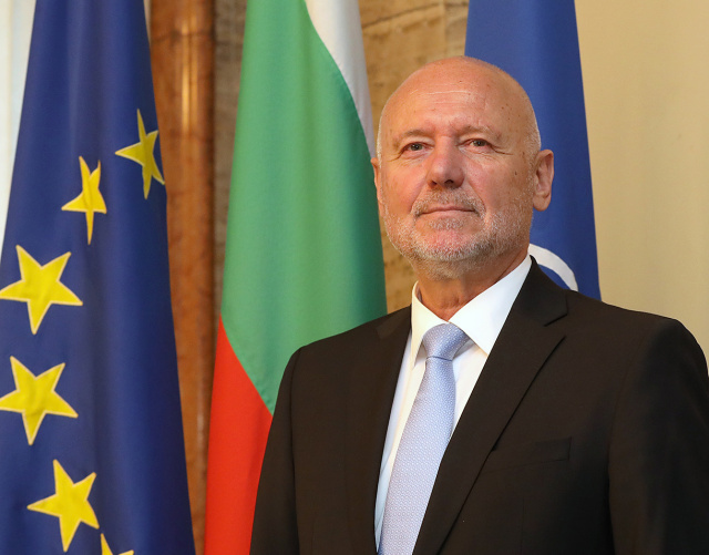 Bulgaria: Todor Tagarev: Bulgaria Sends 7,000+ Tons Of Military Aid To Ukraine