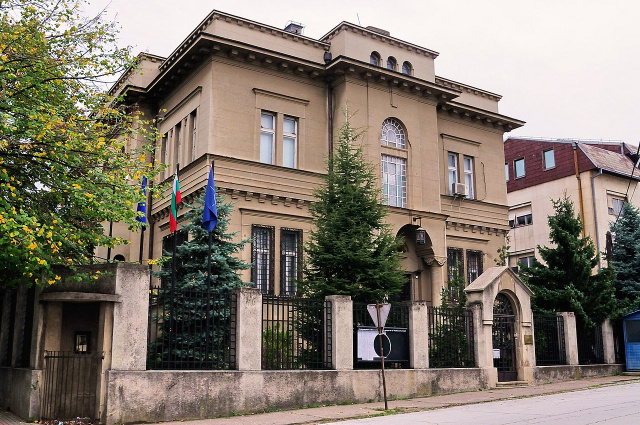 Bulgaria: Citizenship Scandal: Hygienist Conducted Interviews at Bulgarian Consulate in Bitola!