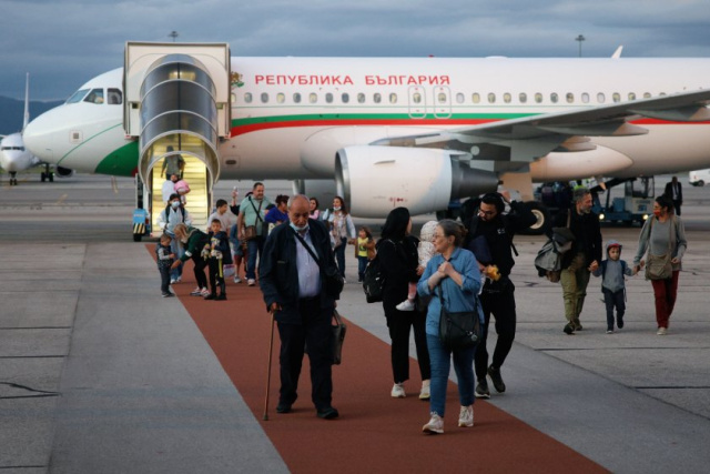 Bulgaria: First Group of Bulgarians Safely Evacuated from Lebanon Arrives in Sofia
