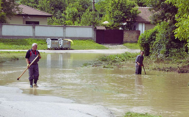 Bulgaria: Yantra River Overflows Near Ruse, Floods Fields and Damages Bridge