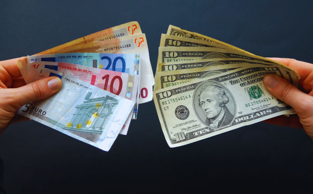 Bulgaria: Dollar Drops, Euro Hits 4-Year High!