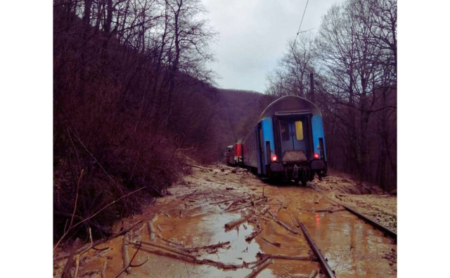 Bulgaria: Second Train Derails in 24 Hours: Three Injured Near Tryavna After Landslide