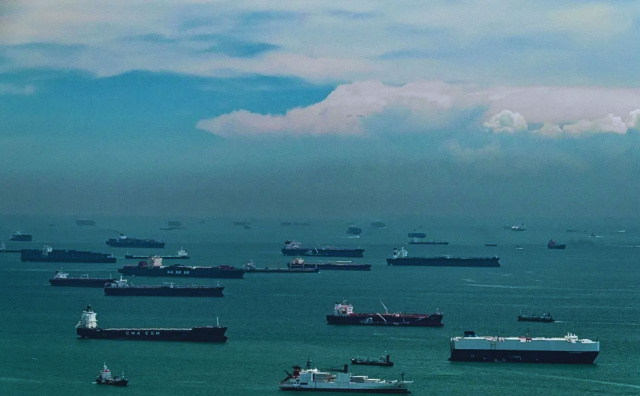 Bulgaria: Sanctioned Tankers Slip Through Hormuz Despite US Naval Blockade